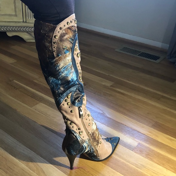 Boots - Picture 3 of 7